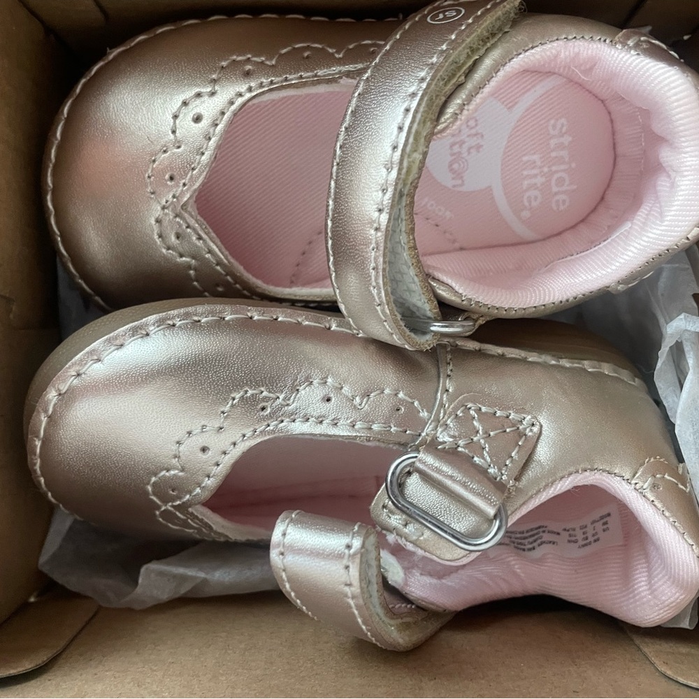 Stride Rite Ginny girls champagne sz 2-3 BNWT